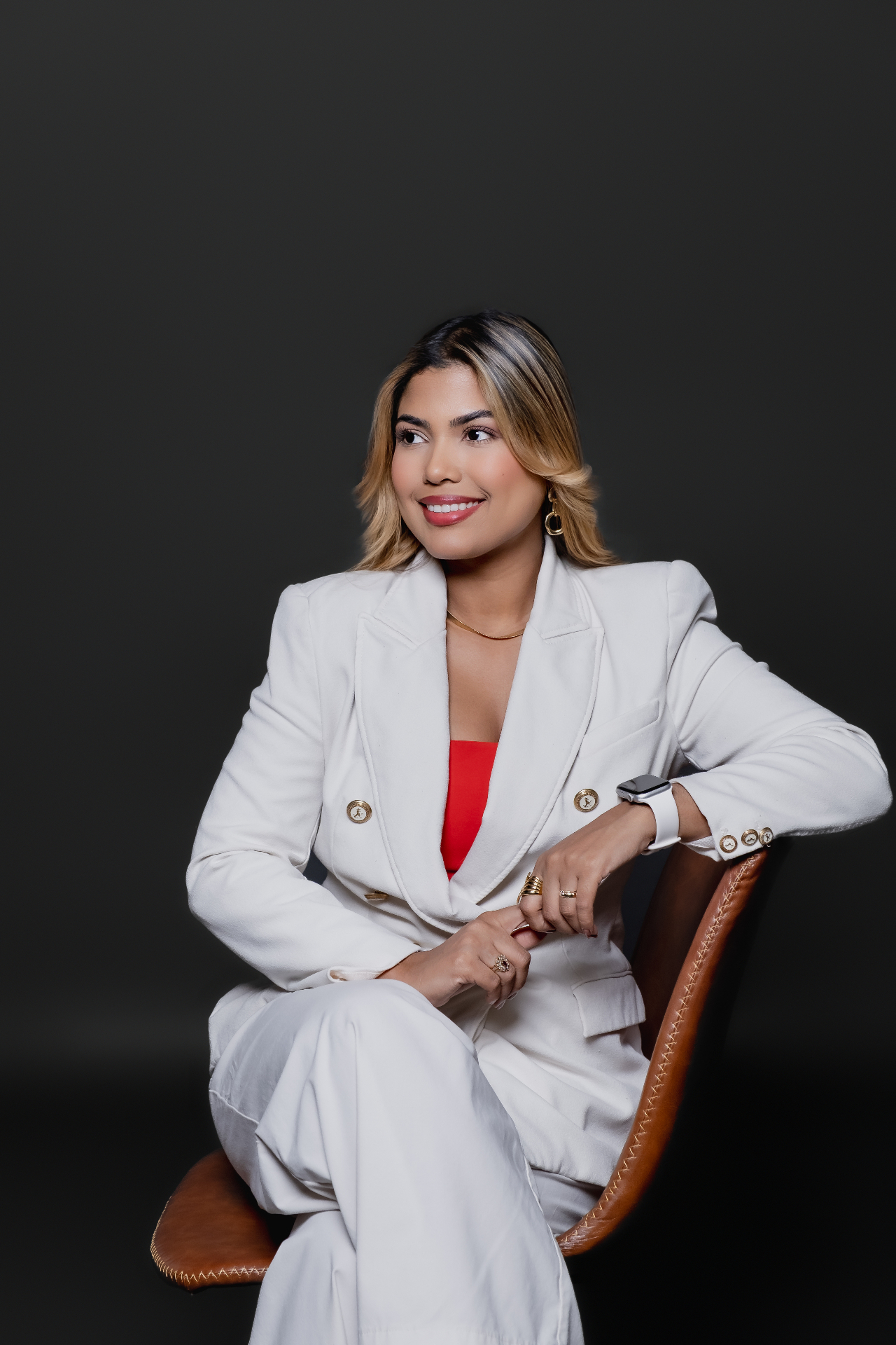 Dra. Julliane Scalzer no escritório